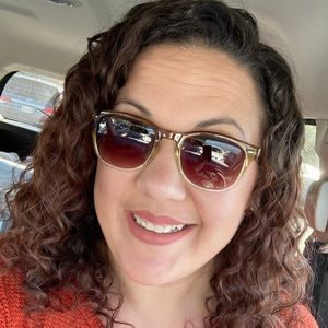 Meet your Posher, Crystal